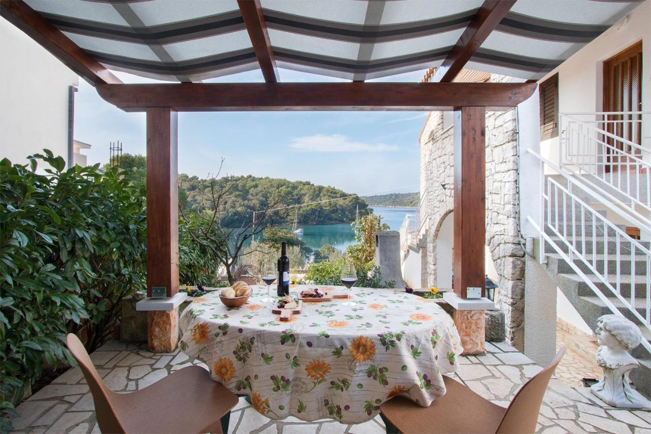 La Casa Ingrid - Couple'S Paradise Banjole Exterior photo